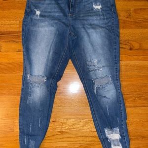Distressed skinny jeans